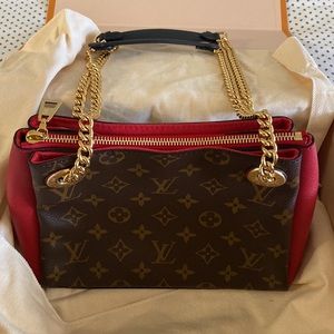 AUTHENTIC Louis Vuitton Serene BB (BRAND NEW) Material: Monogram
COLOR : Cherry